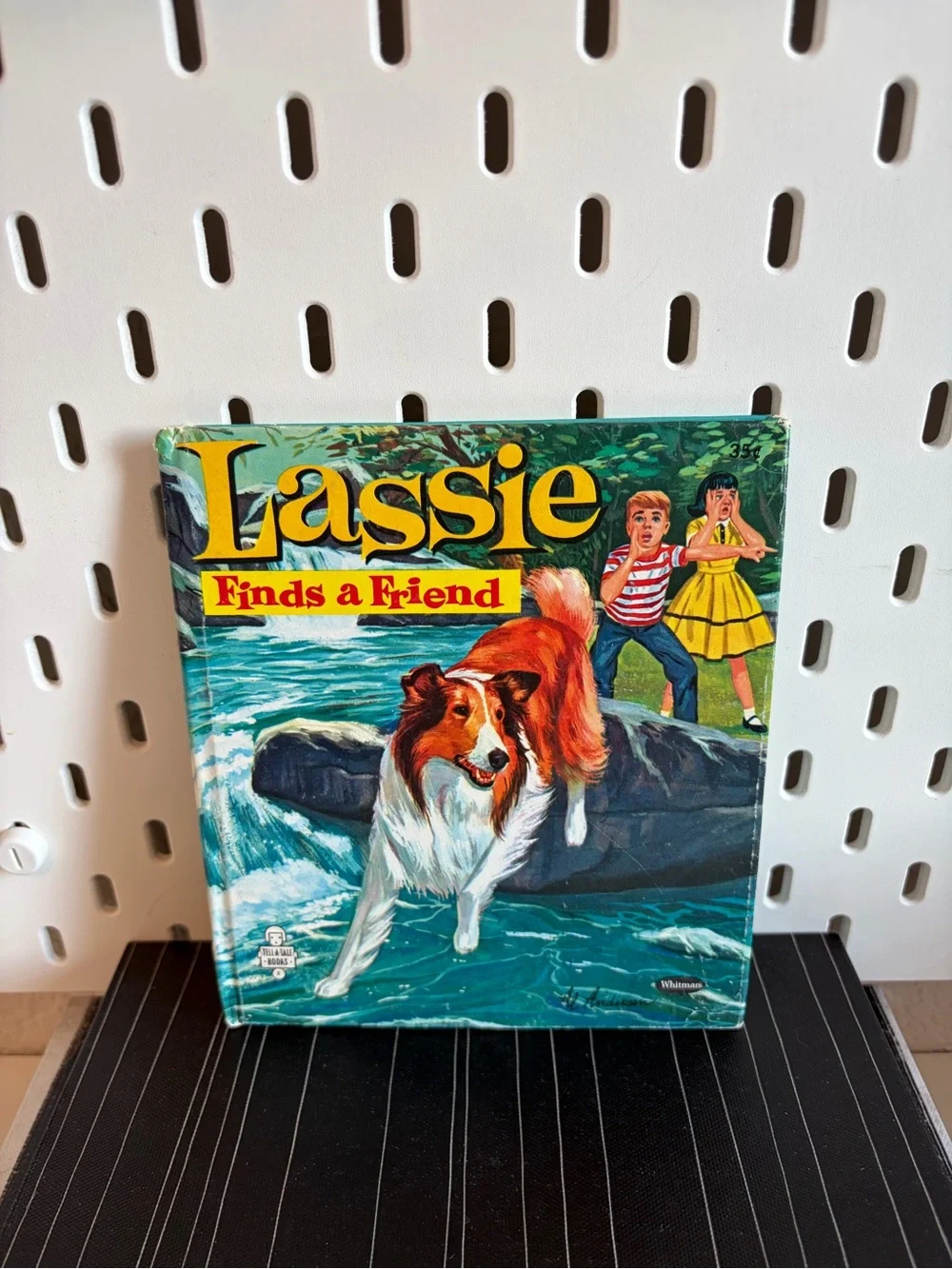 1970s Lassie Finds a Friend Children's Book - Brown & White